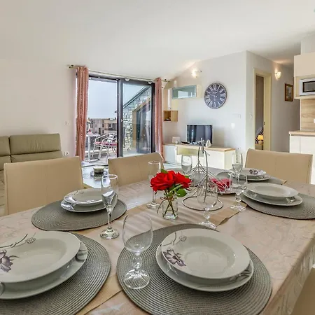 3 Bedroom Lovely In * Medulin