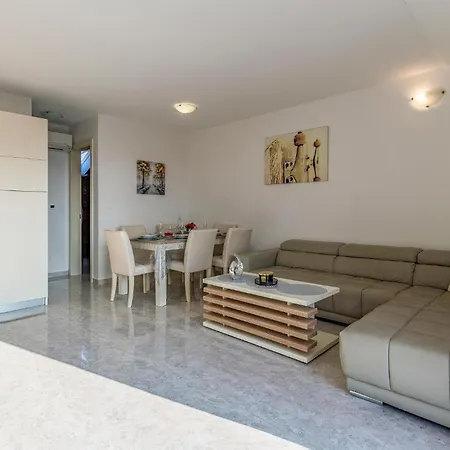 3 Bedroom Lovely In *