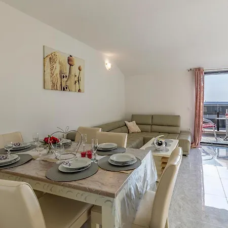 3 Bedroom Lovely In * Medulin