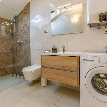 Apartamento 3 Bedroom Lovely In *