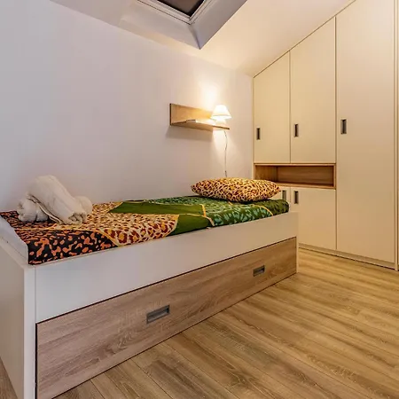 3 Bedroom Lovely In Apartamento Medulin